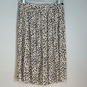 100% silk leopard print skirt Size 8 Pleated Vintage 90s by Dana Buchman